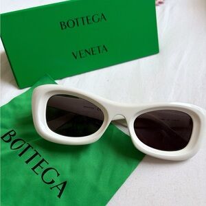 Bottega Veneta White Thick-Frame Cat Eye Sunglasses with Dark Lenses